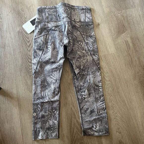 NEW Lululemon Fast & Free Crop - Picture 9 of 10